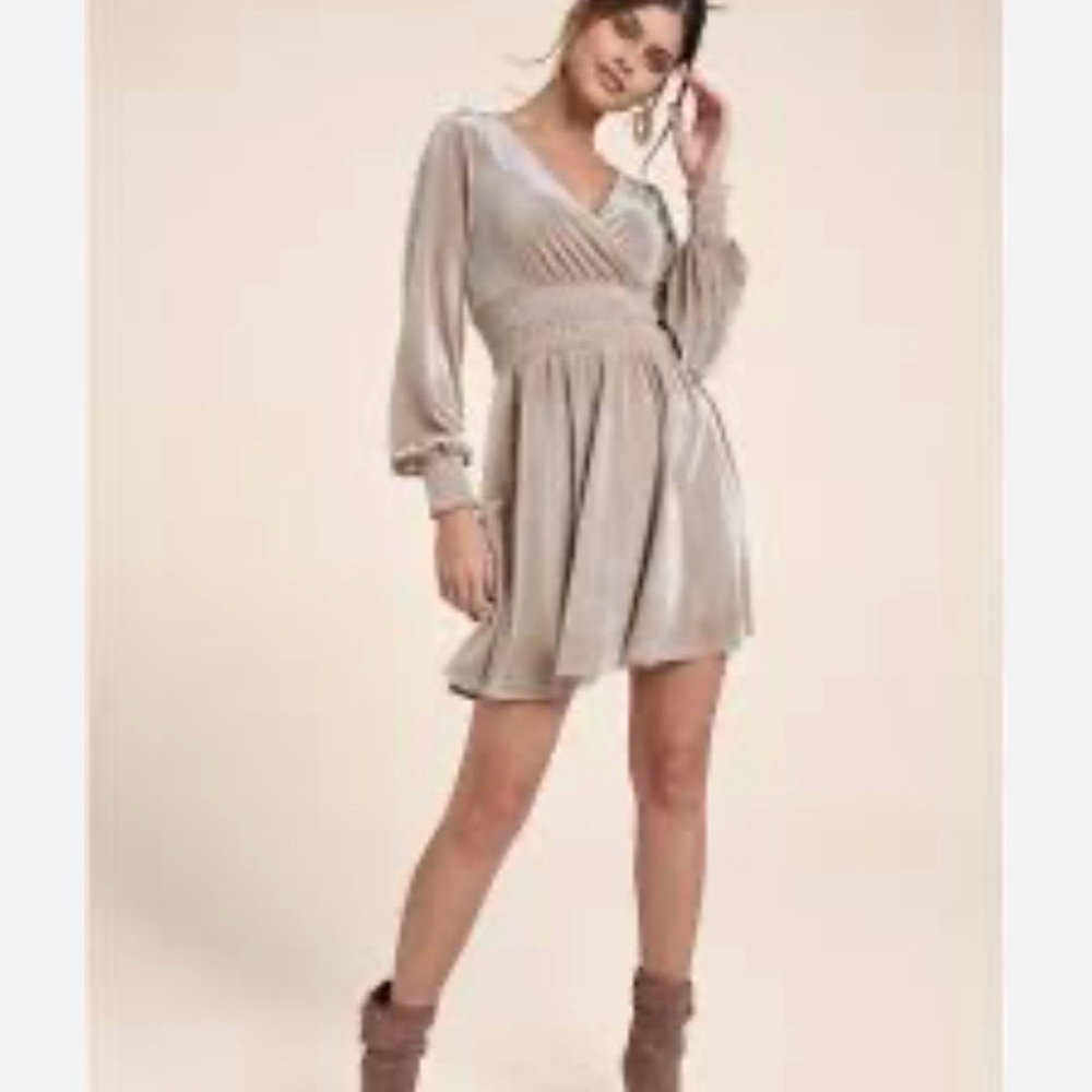 VENUS Cream Long Sleeve Criss Cross Back Dress Size Small